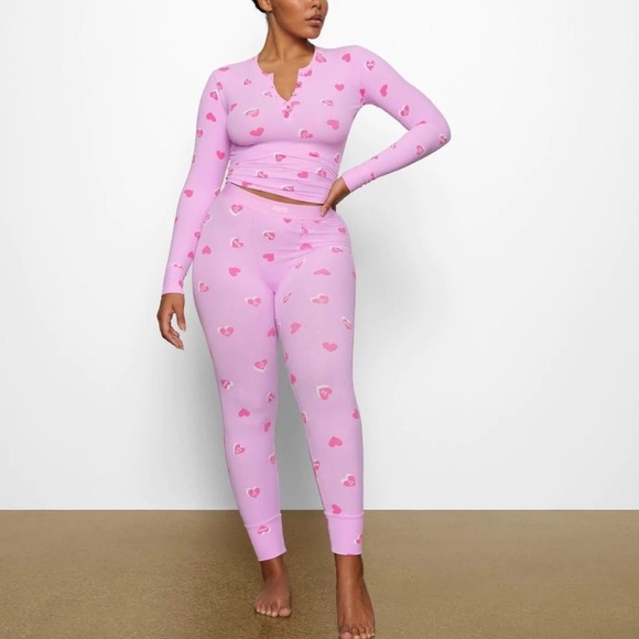 NWT Skims Valentine’s Day Soft Lounge Henley XL - Picture 2 of 6